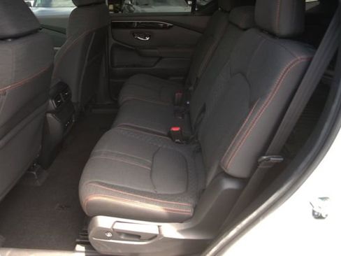 Used 2025 Honda Pilot Sport image 12