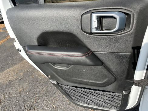 Certified 2022 Jeep Gladiator Rubicon w/ Cold Weather Group image 38