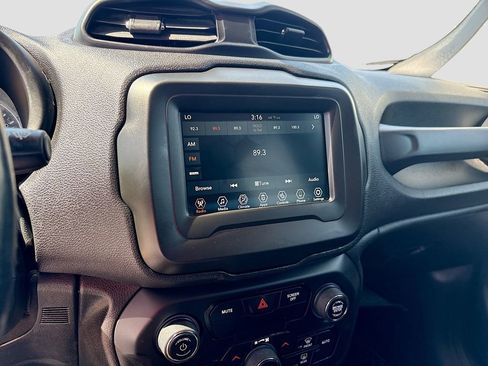 Used 2020 Jeep Renegade Latitude w/ Cold Weather Group AWD/4WD image 14