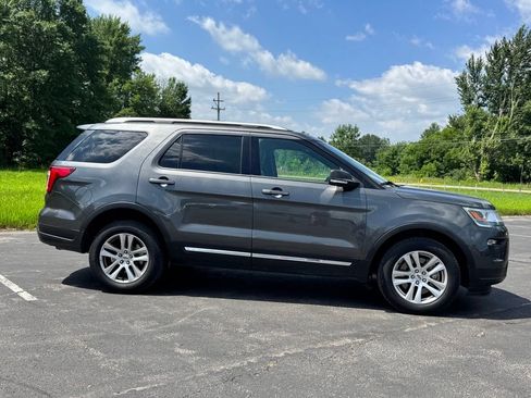 Used 2019 Ford Explorer XLT w/ Equipment Group 202A AWD/4WD image 5