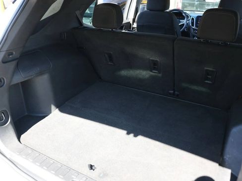 Used 2021 Chevrolet Equinox LS FWD image 34