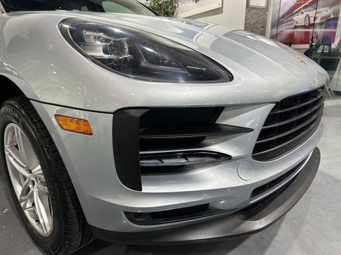 Used 2021 Porsche Macan AWD/4WD image 21
