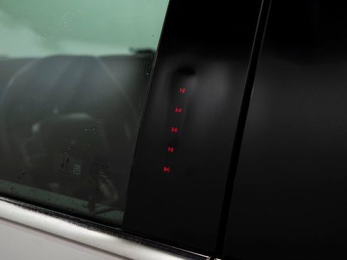 Used 2024 Ford Expedition XLT image 6