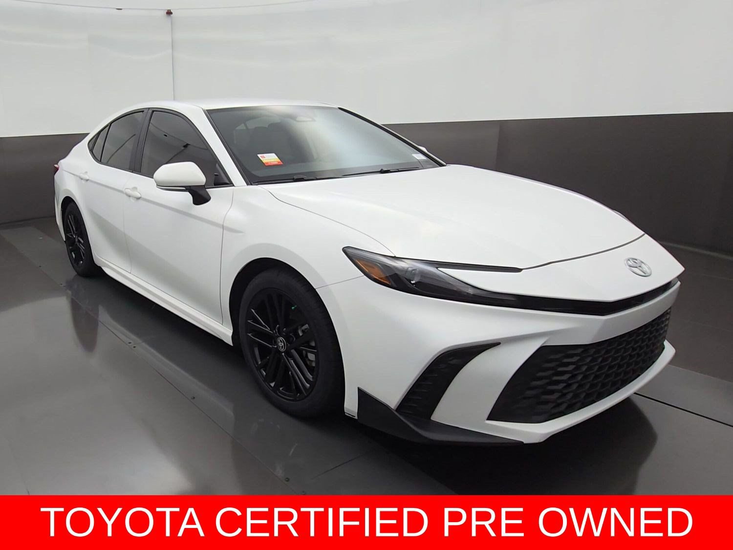 Certified 2025 Toyota Camry SE FWD image 1