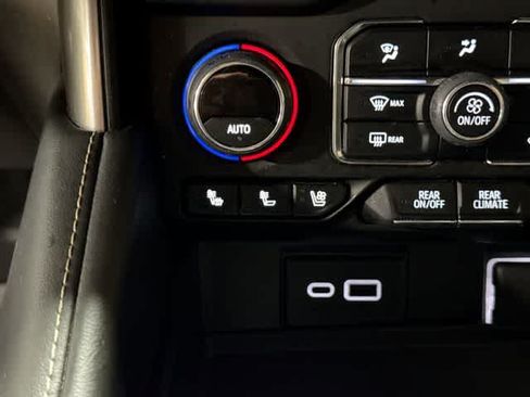 Used 2024 Chevrolet Tahoe Premier AWD/4WD image 35