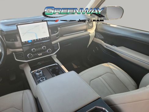 Used 2022 Ford Expedition Max Limited image 14