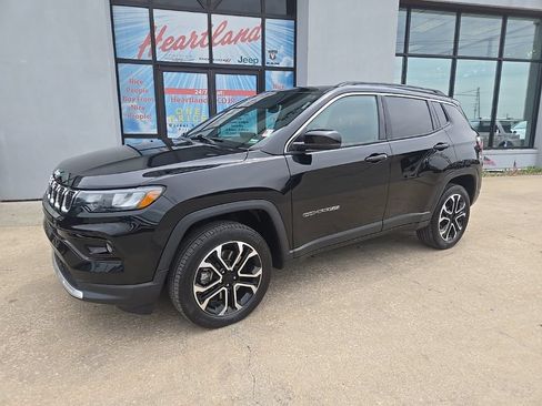 Used 2023 Jeep Compass Limited w/ Sun and Sound Group AWD/4WD image 4