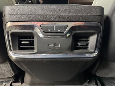 Used 2025 GMC Sierra 2500 Denali Ultimate AWD/4WD image 18