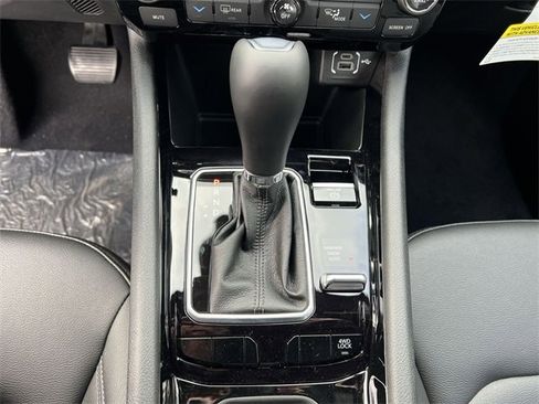 Used 2025 Jeep Compass Limited image 24