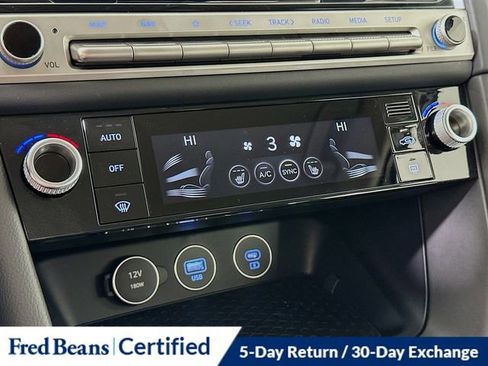 Used 2025 Genesis G70 2.5T image 18