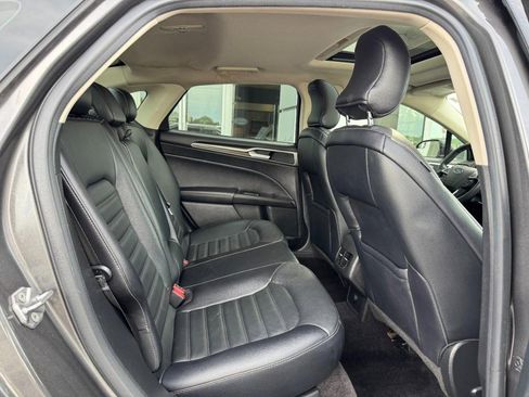 Used 2017 Ford Fusion SE FWD image 13