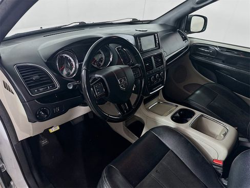 Used 2019 Dodge Grand Caravan SXT image 29