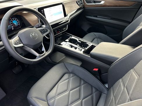 New 2026 Volkswagen Atlas SE FWD image 8