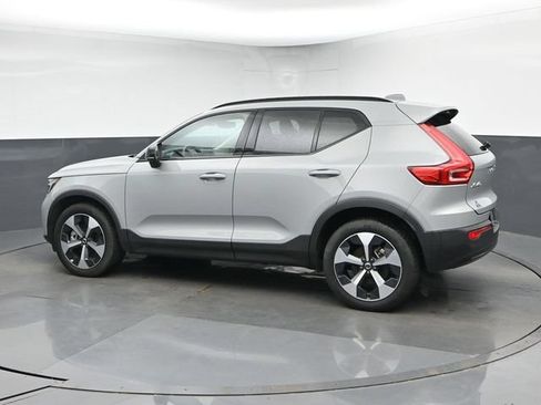 Used 2026 Volvo XC40 B5 Plus AWD/4WD image 6
