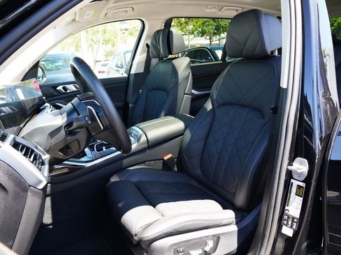 Used 2025 BMW X7 xDrive40i AWD/4WD image 14