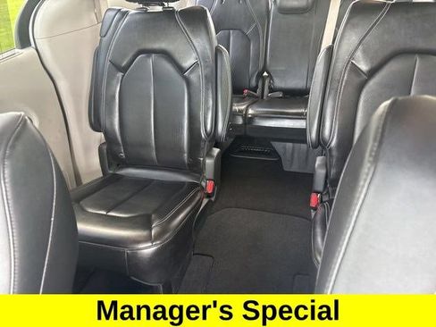 Used 2024 Chrysler Pacifica Touring-L FWD image 28