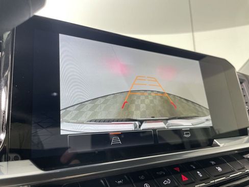 Used 2025 GMC Sierra 1500 SLT image 14