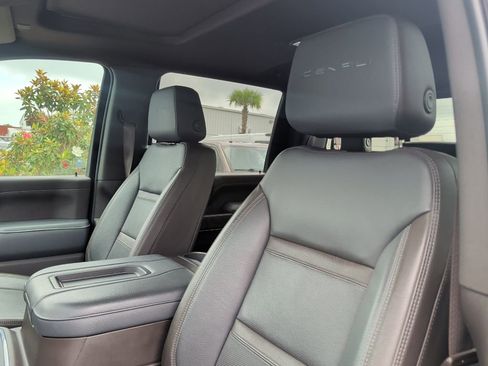 Used 2021 GMC Sierra 2500 Denali w/ Denali Ultimate Package AWD/4WD image 7