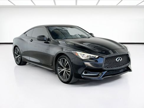 Used 2017 INFINITI Q60 2.0t w/ Moonroof Package RWD image 3