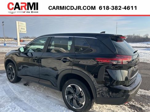Used 2024 Nissan Rogue SV AWD/4WD image 4