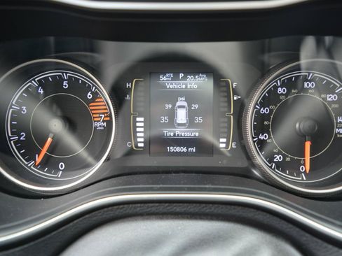 Used 2019 Jeep Cherokee Latitude Plus AWD/4WD image 21