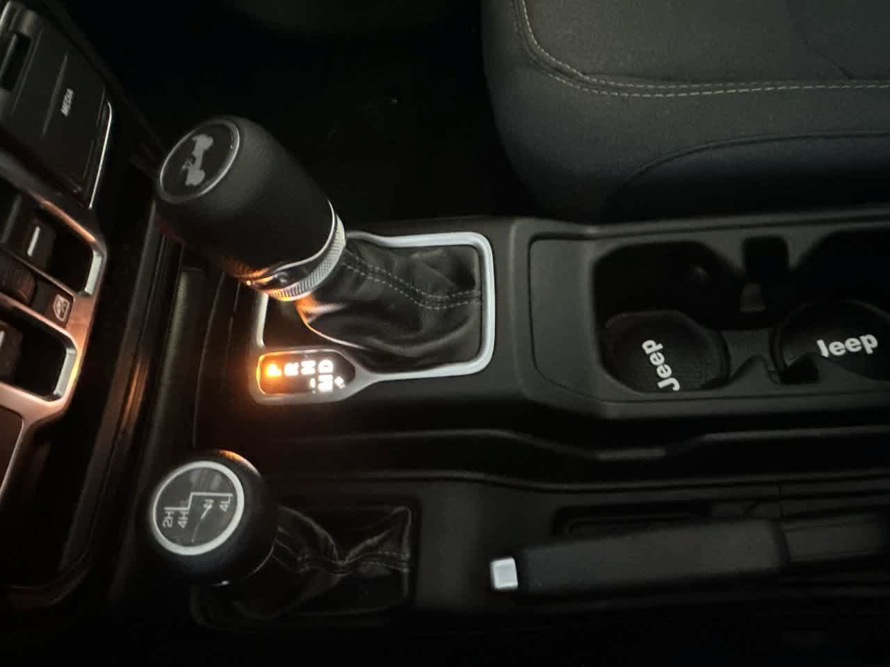 Used 2024 Jeep Wrangler Unlimited Sport AWD/4WD image 21