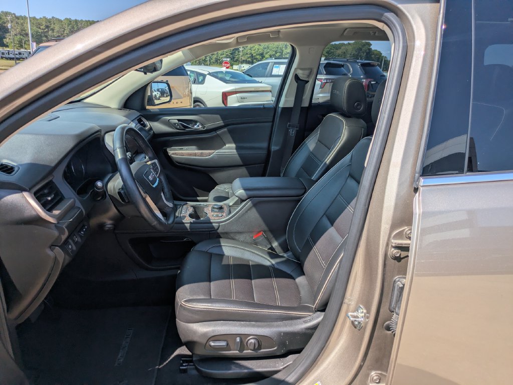 Used 2023 GMC Acadia Denali w/ Denali Ultimate Package FWD image 4