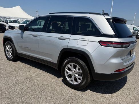 Used 2022 Jeep Grand Cherokee Limited AWD/4WD image 9