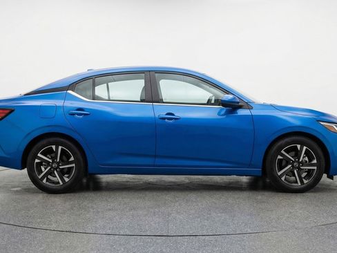 Used 2025 Nissan Sentra SV FWD image 11