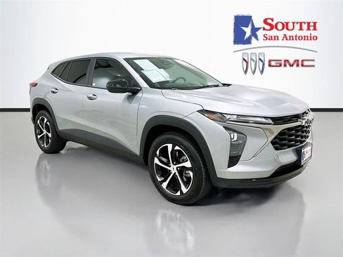 Certified 2026 Chevrolet Trax RS w/ Sunroof Package image 1