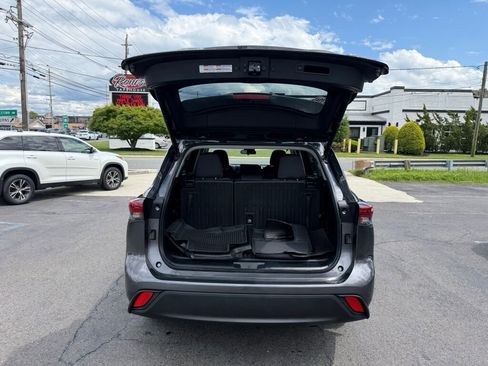 Used 2022 Toyota Highlander LE image 34
