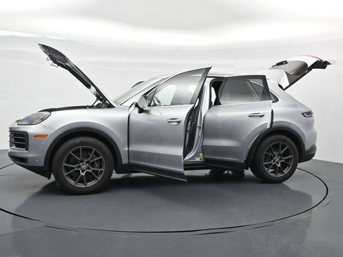 Certified 2025 Porsche Cayenne AWD/4WD image 21