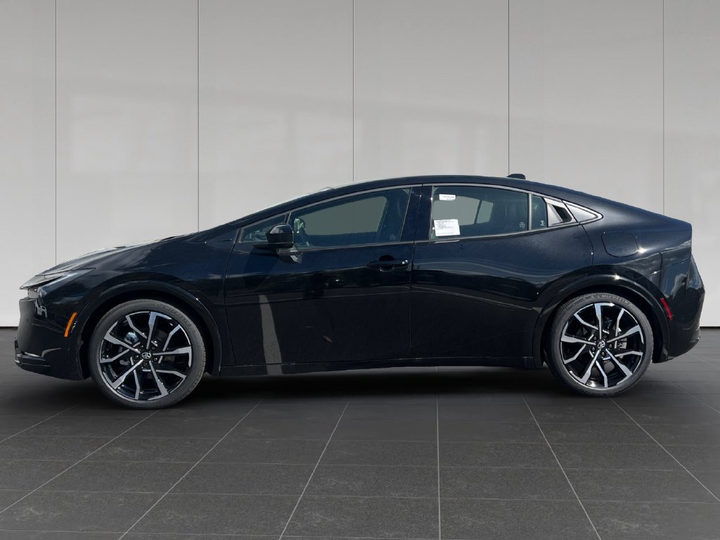 New 2027 Toyota Prius Plug-In Hybrid FWD image 2