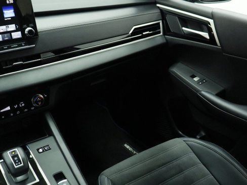 Used 2024 Mitsubishi Outlander 4WD Plug-In Hybrid image 24