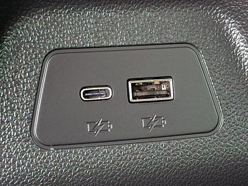 Used 2025 Buick Envision Preferred AWD/4WD image 11