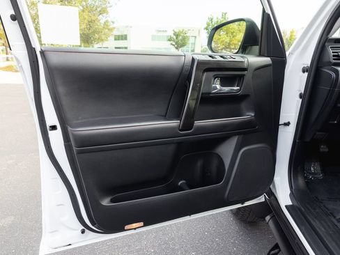 Certified 2024 Toyota 4Runner TRD Off-Road Premium w/ Moonroof Package AWD/4WD image 15
