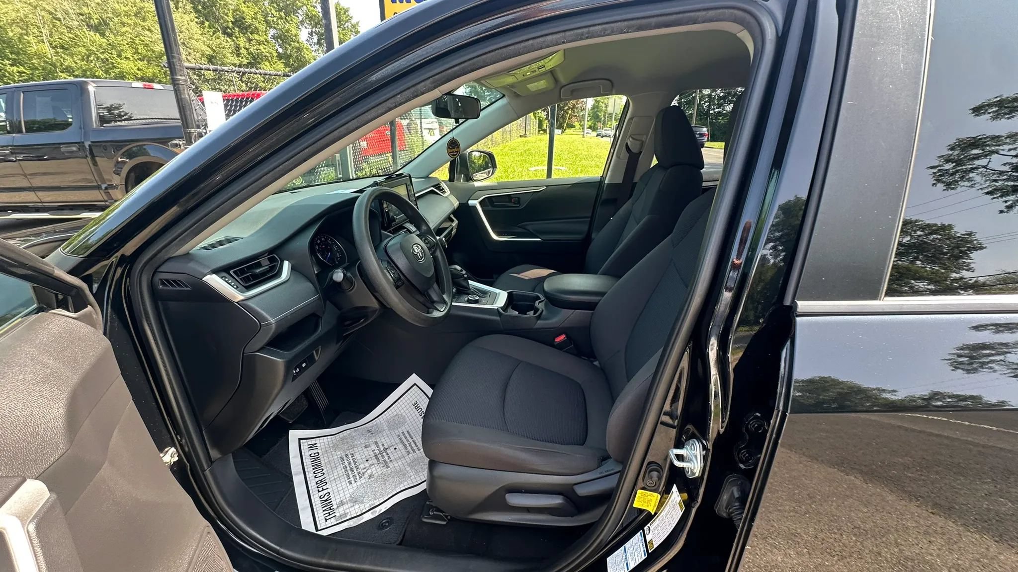 Used 2020 Toyota RAV4 LE AWD/4WD image 19