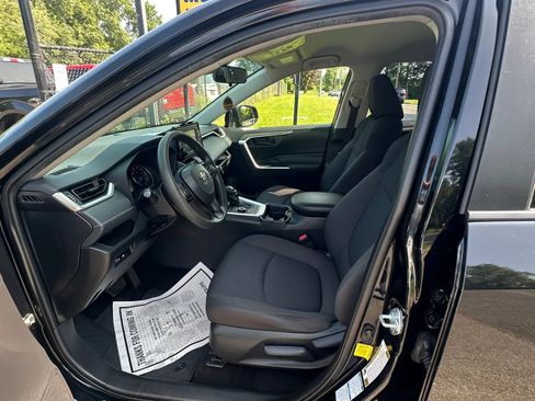 Used 2020 Toyota RAV4 LE AWD/4WD image 19