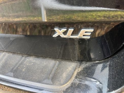 Used 2018 Toyota Sienna XLE image 14