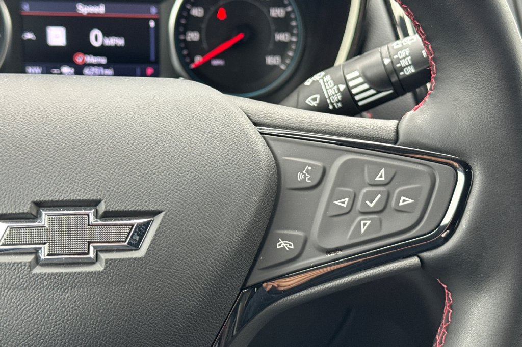 Used 2023 Chevrolet Equinox RS w/ RS Leather Package FWD image 30