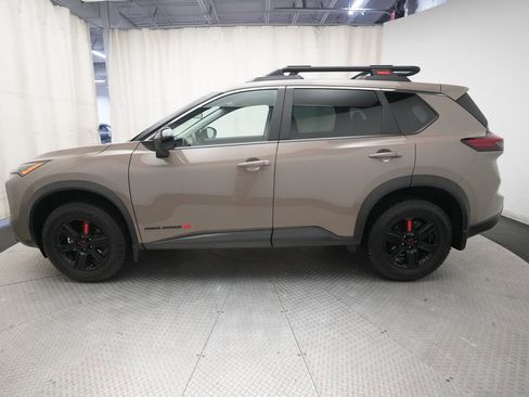 Used 2025 Nissan Rogue SV AWD/4WD image 24