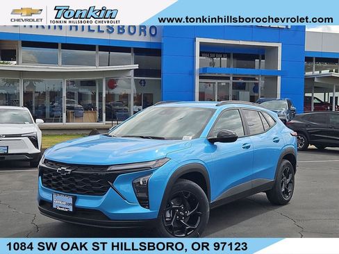New 2026 Chevrolet Trax LT w/ Midnight Edition FWD image 1