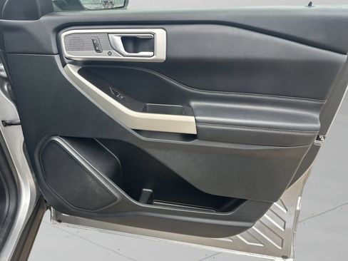 Used 2022 Ford Explorer Limited w/ Equipment Group 301A RWD image 13