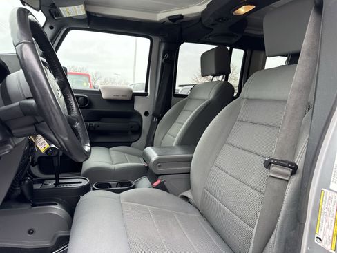 Used 2009 Jeep Wrangler Unlimited Rubicon w/ Trailer Tow Group image 17