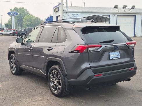 Used 2022 Toyota RAV4 XLE Premium AWD/4WD image 3