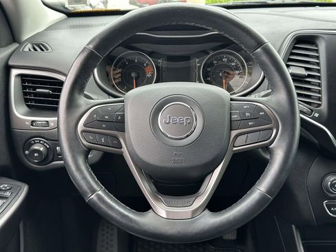 Used 2020 Jeep Cherokee Latitude Plus w/ Comfort/Convenience Group image 15