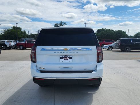 Used 2023 Chevrolet Suburban LT AWD/4WD image 6