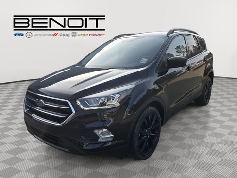 Used 2017 Ford Escape SE w/ Equipment Group 201A image 1