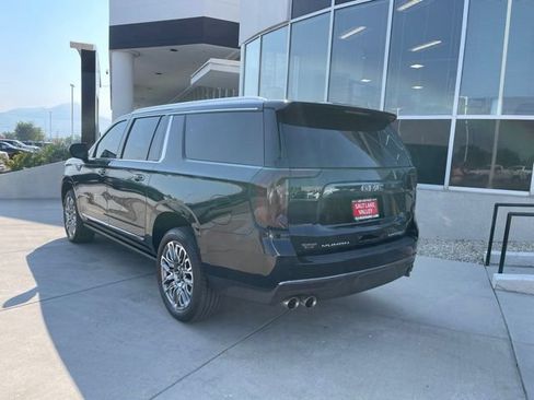 Used 2023 GMC Yukon XL Denali Ultimate AWD/4WD image 4
