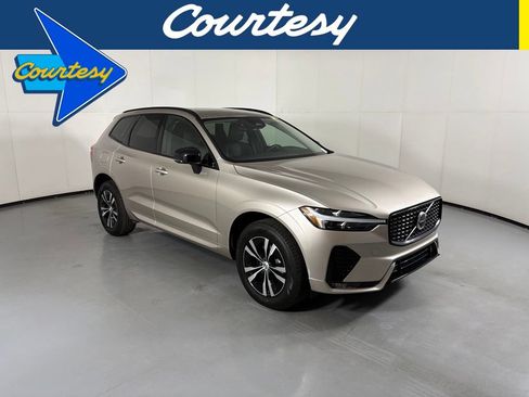Used 2025 Volvo XC60 B5 Core AWD/4WD image 1